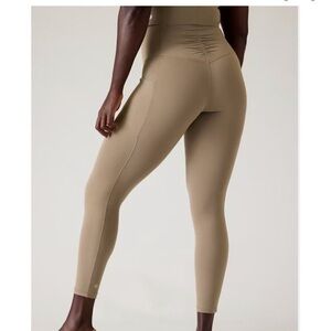 NWT Athleta Salutation Stash Cinch 7/8 Tight‎ in Pyrite/Tan Size Medium
